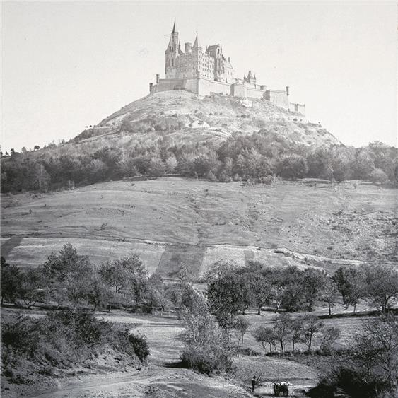 Großer Geburtstagskuchen für die Burg Hohenzollern lockt