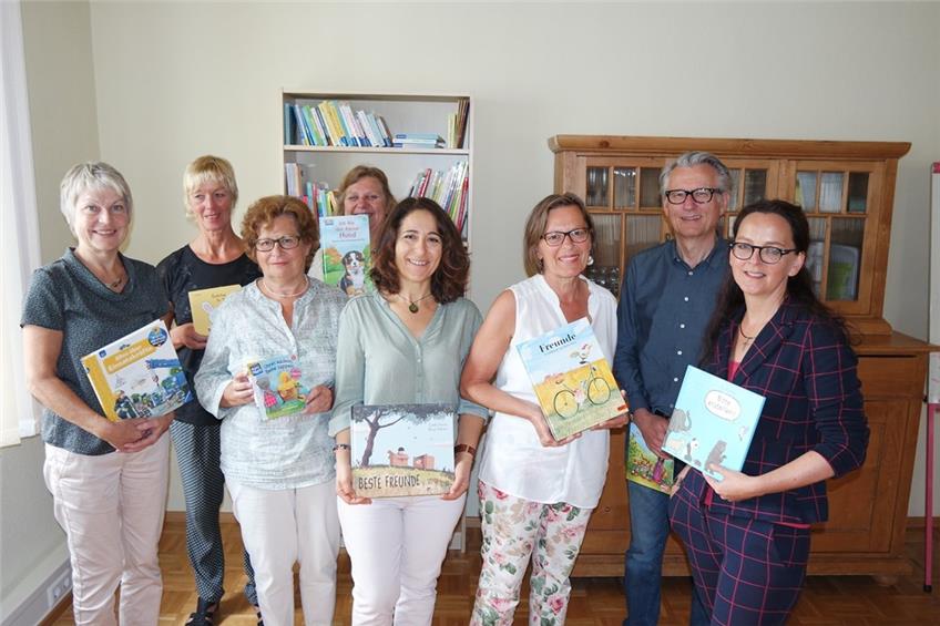 Rotary Club spendet Bücher für Familienpatenprojekt