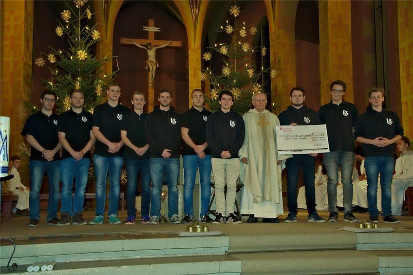 Junge Christen aus Geislingen spenden 4500 Euro für Kinder