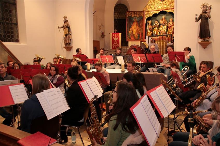 Weilener Musiker spielen am zweiten Advent in der Dorfkirche