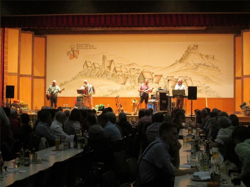 Gamsbart-Trio spielt in Schörzingen auf