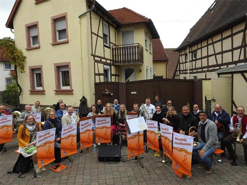 Tailfinger Heusteigmusikanten spielen in der Pfalz