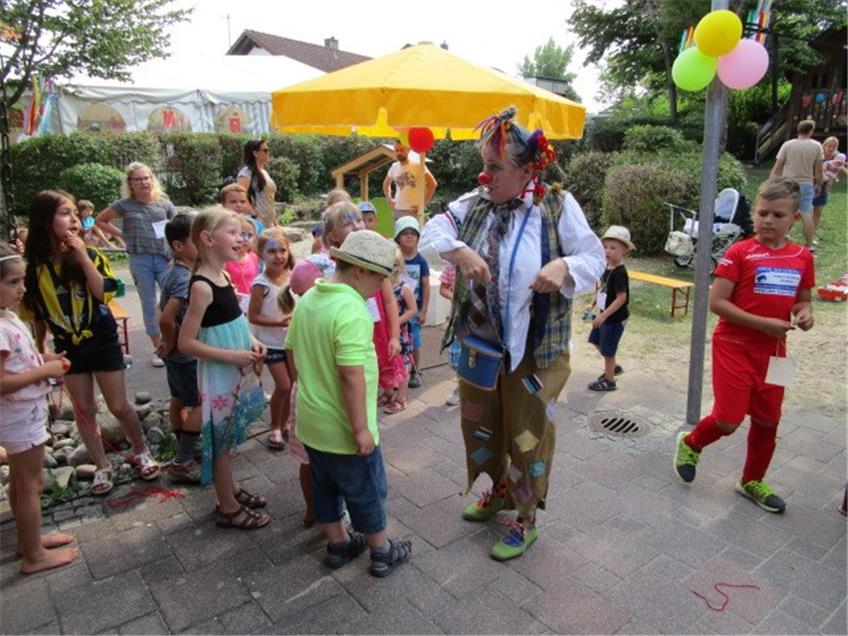 Kindergarten wird 25: Clown Malu sorgt für Farbtupfer beim Jubiläum