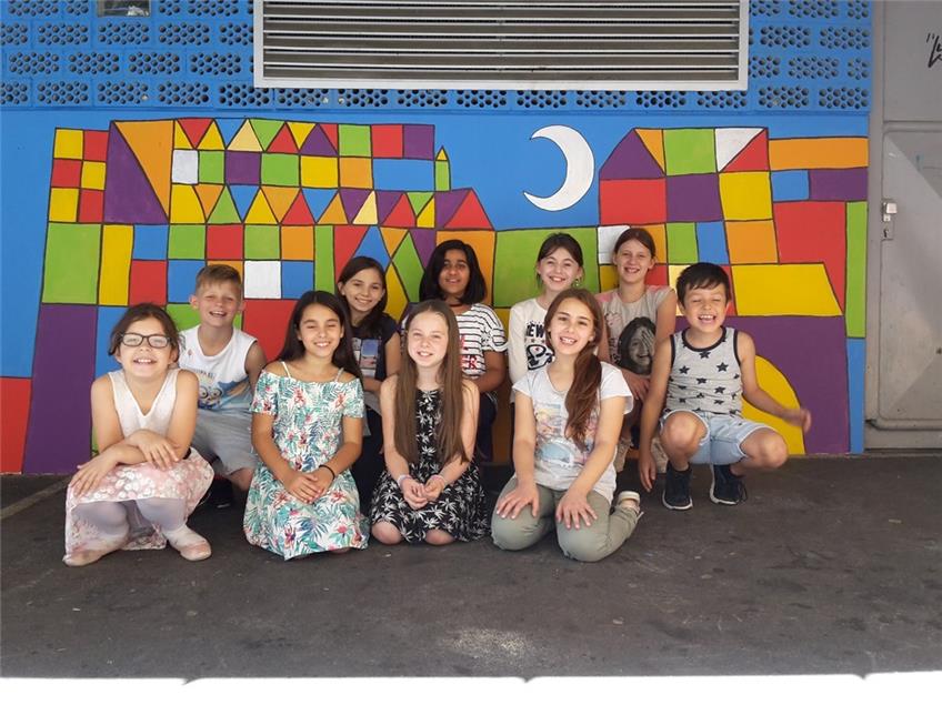 Junge Künstler verschönern den Pausenhof der Kirchgrabenschule