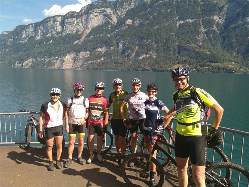 Schömberger Mountainbiker machen eine Tour in der Schweiz