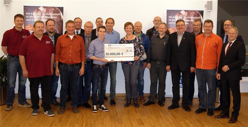 Raiffeisenbank Geislingen-Rosenfeld spendet 30 000 Euro