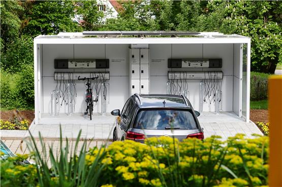 Kostenlos und rund um die Uhr – Ladestation für E-Bikes am Balinger Landratsamt in Betrieb