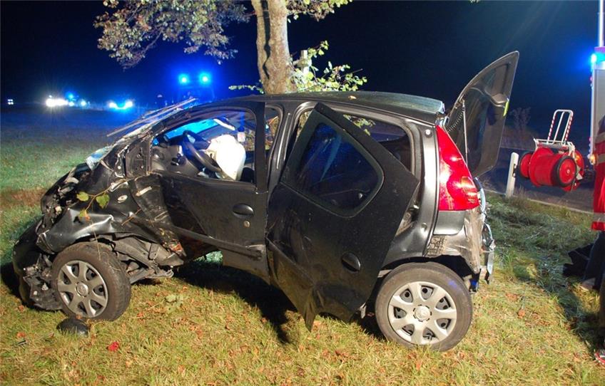 Auto überschlägt sich mehrfach: 18-Jähriger schwer verletzt