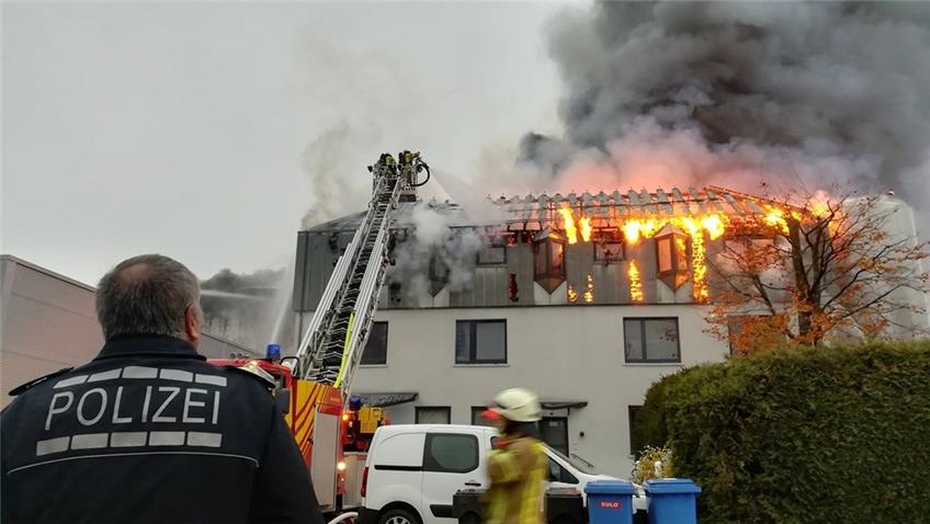 Tailfinger Textilfirma geht in Flammen auf 