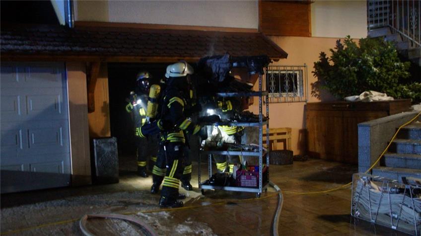 Wärmepumpe fängt Feuer: Kellerbrand in Geislingen ist schnell gelöscht