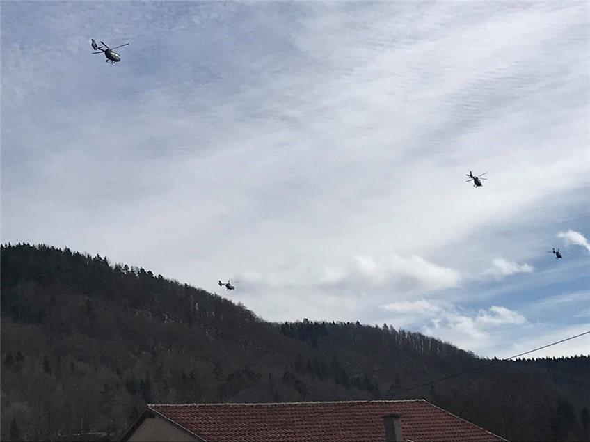 Hubschrauber über Albstadt ziehen Aufmerksamkeit auf sich