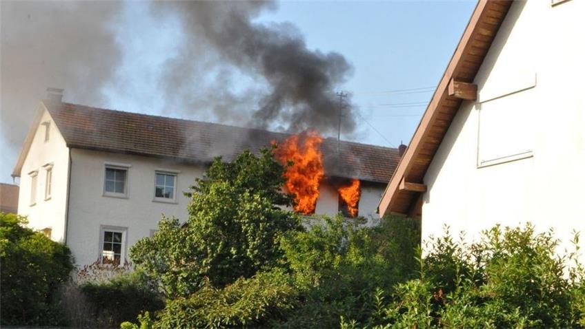 Wohnhaus in Burladingen steht in Flammen