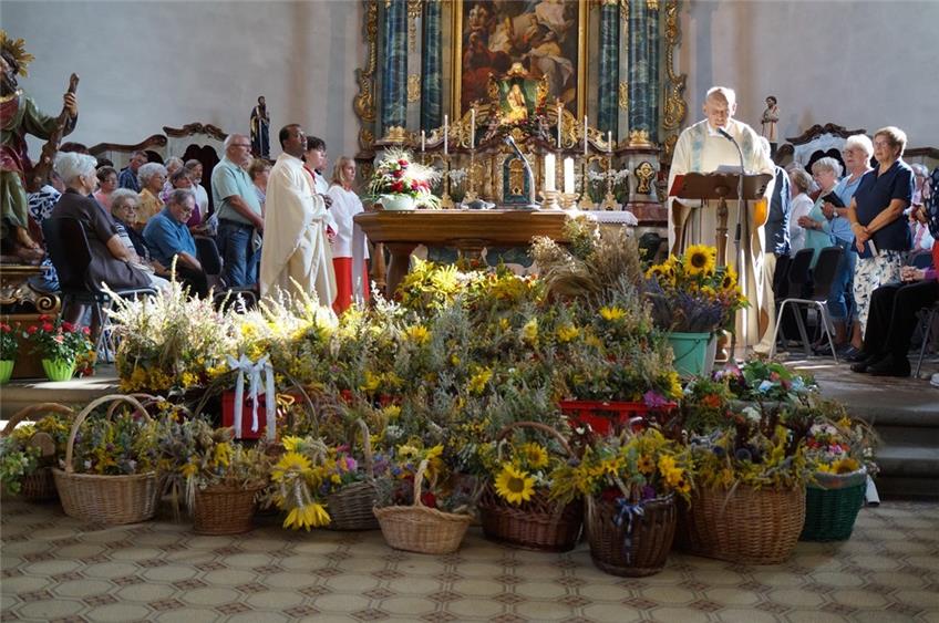 Weit über 500 Gläubige feiern Mariä Himmelfahrt auf dem Palmbühl