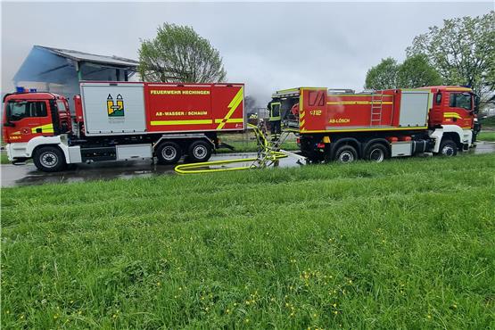 Hechinger Feuerwehr liefert Wasser zum Großbrand in Ofterdingen