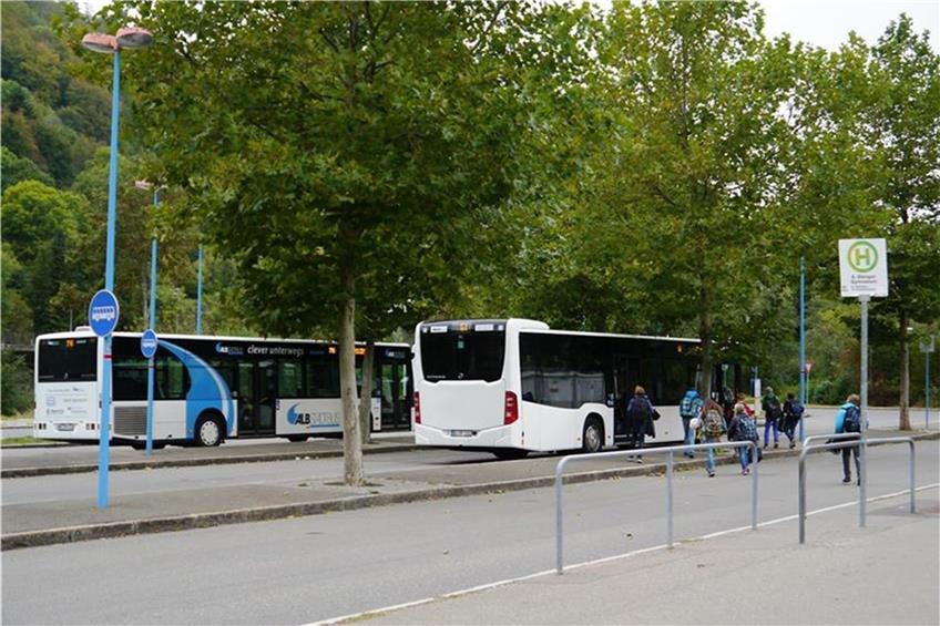 Landkreis kontert Kritik aus Hechingen: 30 zusätzliche Busse für Schüler unterwegs