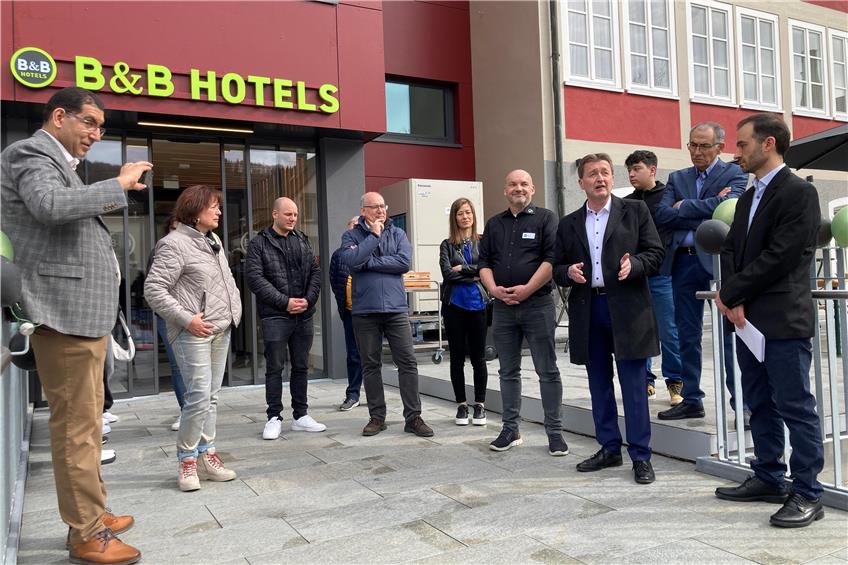 Hotel eröffnet in Citynähe in Ebingen: OB Roland Tralmer freut das in gleich zweifacher Hinsicht