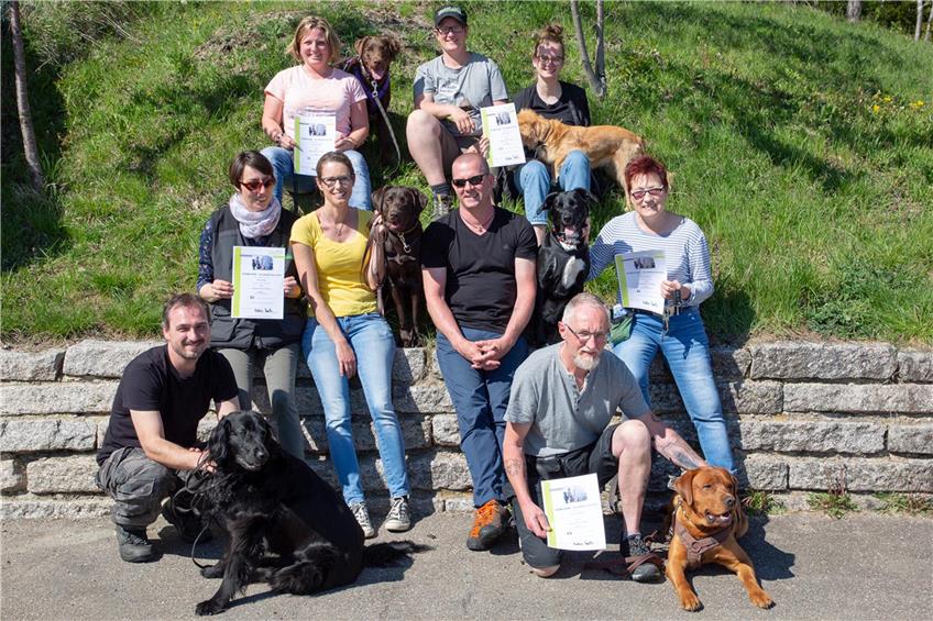 Hund-Mensch-Teams aus der Region haben den Hundeführerschein bestanden