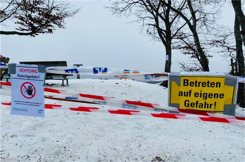 Eisglätte und Absturzgefahr: Albstädter Stadtverwaltung sperrt Aussichtspunkt am Zeller Horn