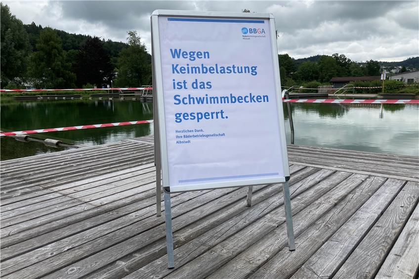 Becken wird geschlossen: Im Tailfinger Naturbad hat der Pfützenkeim wieder zugeschlagen