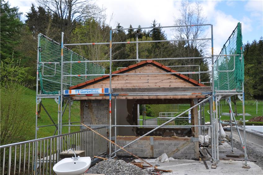 Feuchteschäden im Holzgebälk: Bademeisterhaus im Rosenfelder Sofienbad wird abgerissen