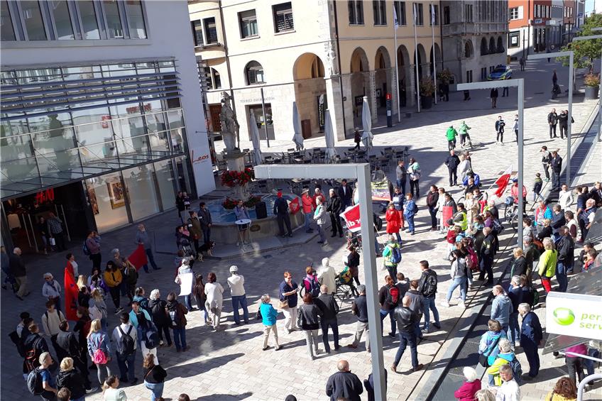 Klimastreik in Albstadt: Demonstranten ziehen durch die Ebinger Innenstadt