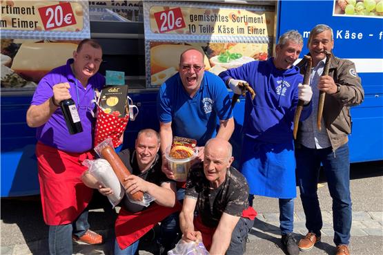 Fisch, Wurst oder Käse in Eimern – Der Hamburger Fischmarkt macht Station in der Ebinger City