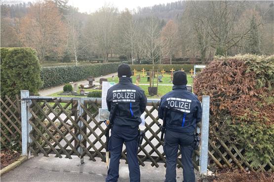 Warum die Polizei bei der Trauerfeier für Christian Z. am Ebinger Friedhof große Präsenz zeigt