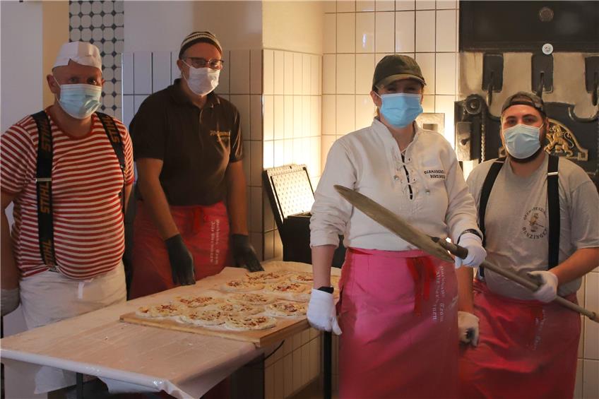 Die „Pizza fünfte Jahreszeit“ hält Benzinger Narren bei Laune