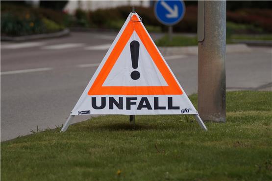 Vorfahrtsunfall in Schömberg: drei Leichtverletzte und zwei Fälle für den Abschleppdienst