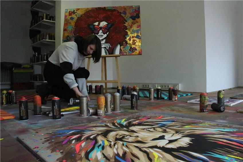 Anika Heimann aus Heselwangen lebt ihren Traum als Graffiti-Handwerkerin