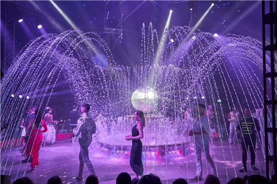 Zirkus Charles Knie gastiert in Balingen: Akrobatik pur und spektakuläre Wassershow