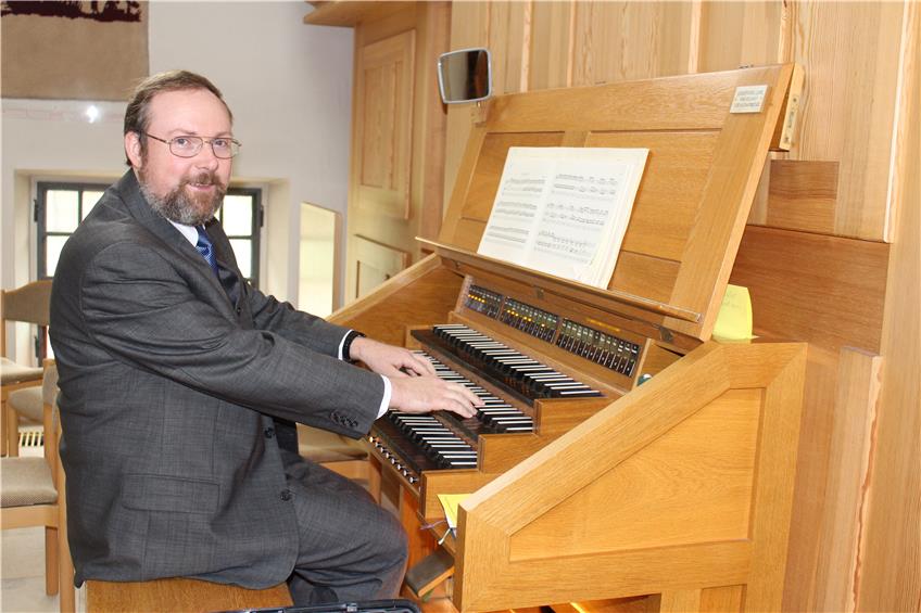 Der Bitzer Organist Oliver Geiger sorgt für königliche Kirchenmusik aus der Konserve