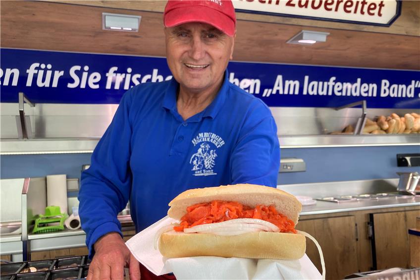Sause in der Ebinger City: Räucherfisch, Marktschreier, Grillen und Bummeln im Sonnenschein