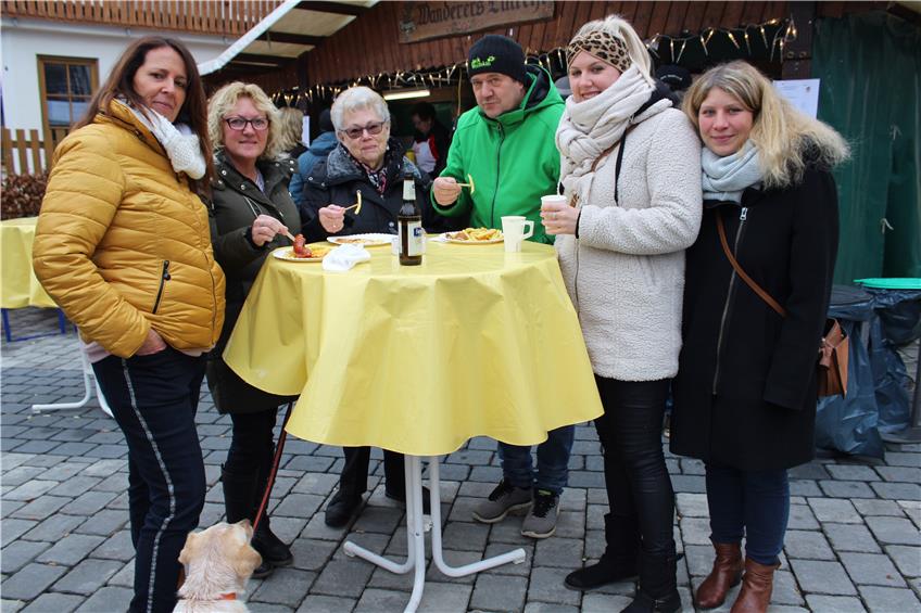 Ratshausener feiern ihren sechsten Weihnachtsmarkt und freuen sich über immer mehr Besucher