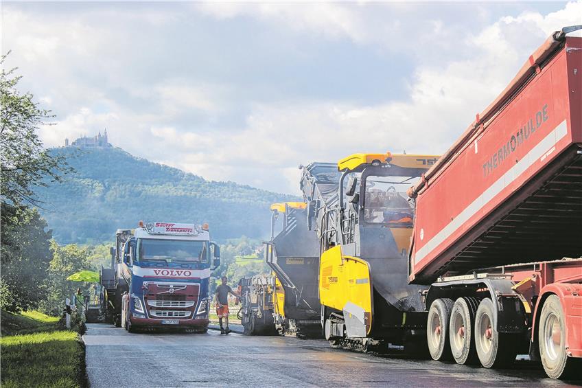 16.000 Tonnen Material für den Flüsterasphalt – Verkehr auf der B27 bei Hechingen rollt bald leiser