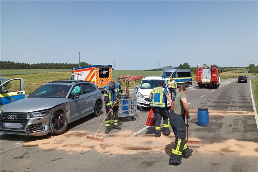 Beim Abbiegen Vorfahrt missachtet: Unfall bei Schömberg fordert mehrere Verletzte