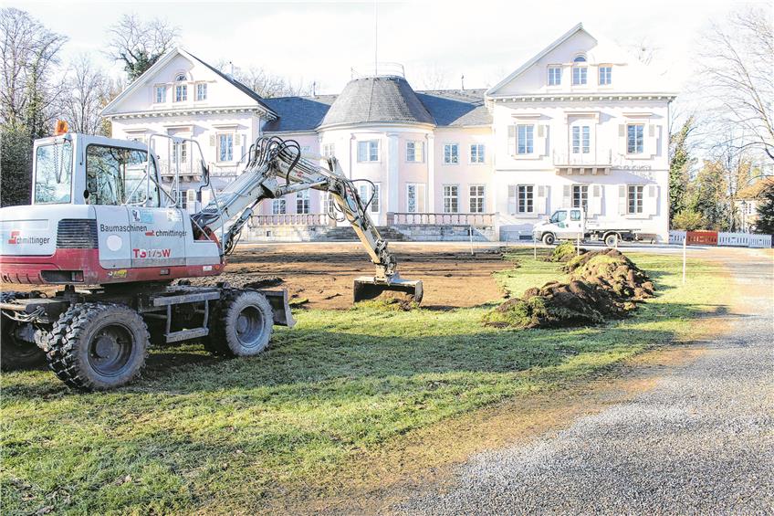 Mit motorisierten Maulwürfen: Vorplatz-Neugestaltung der Hechinger Villa Eugenia hat begonnen