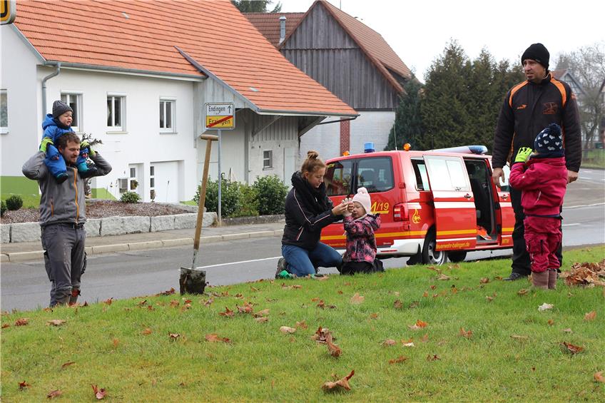 Erzingen soll aufblühen: Ortschaftsverwaltung und Vereine gehen bei Pflanzaktion Hand in Hand
