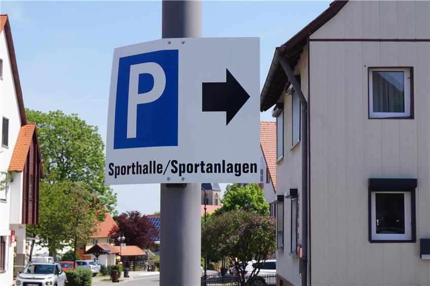 Wohnwagen belegen öffentliche Parkflächen: Dotternhausens Räte wollen gegensteuern