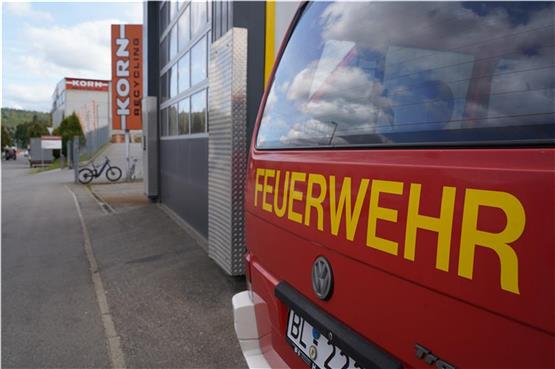 Verpuffung im Schredder: Feuerwehr bei Korn in Ebingen im Einsatz