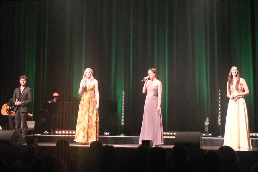 Auf höchstem Niveau: „Musical-Ladies“ singen mit Freunden in ausverkaufter Balinger Stadthalle