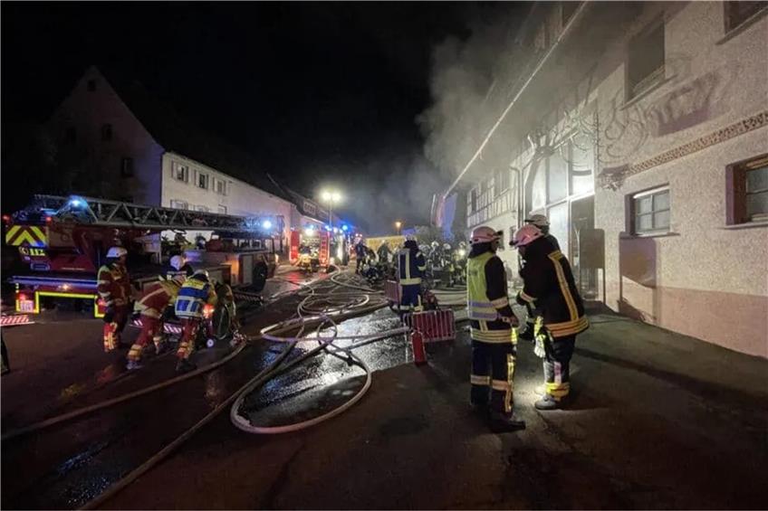 In Dietingen brennt ein Dreifamilienhaus: 150.000 Euro Sachschaden, verletzt wurde niemand