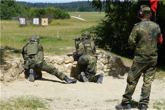 Reservisten üben auf dem Truppenübungsplatz Heuberg für den Heimatschutz