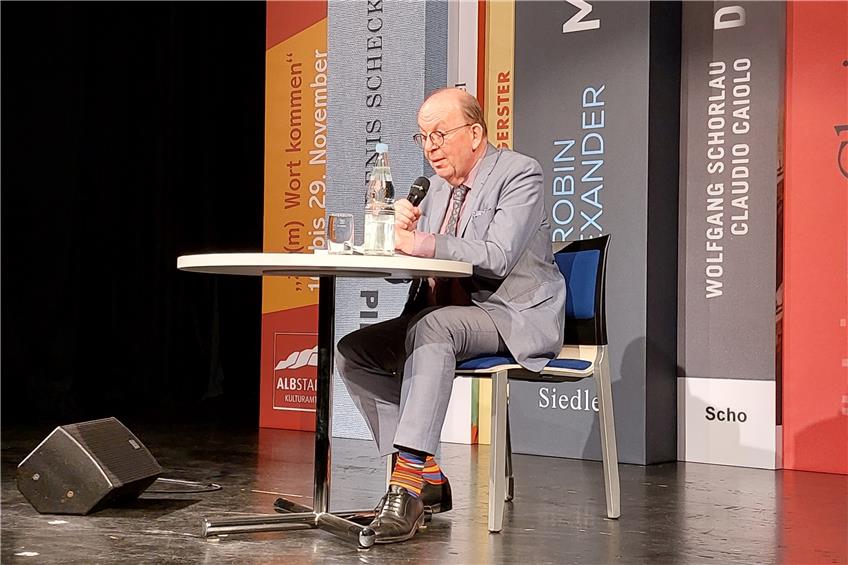 Literaturtage Albstadt: Denis Scheck provoziert bis zur Schmerzgrenze und kokettiert mit Socken