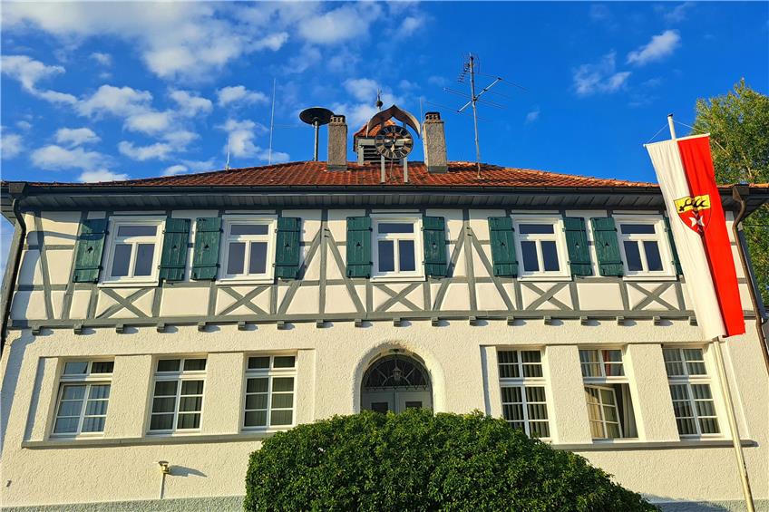 Mehr als nur ein Gebäude: 100. Geburtstag des Stockenhauser Schul- und Rathauses wird gefeiert