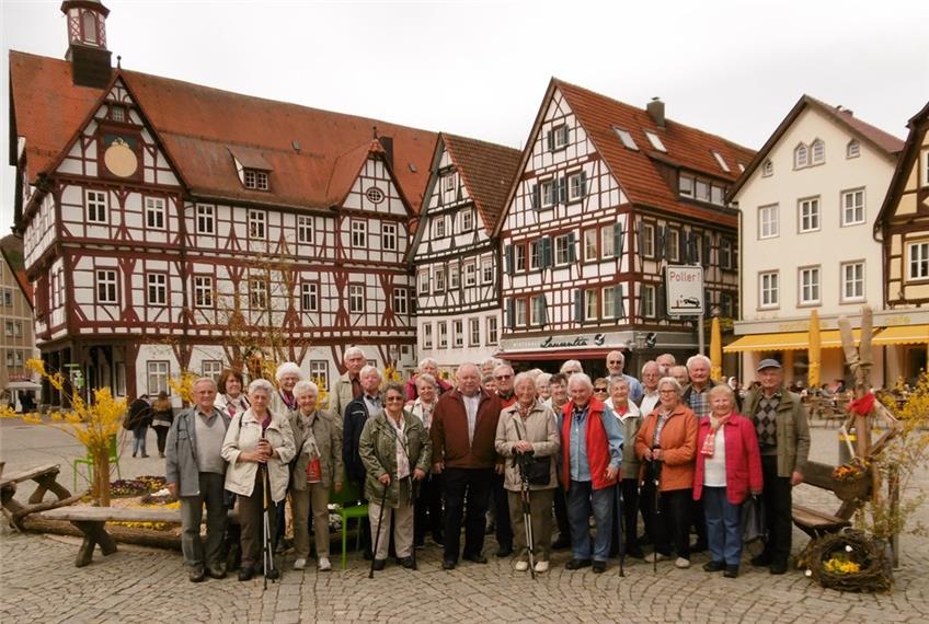 Ostdorfer Senioren wandern im Ermstal nach Bad Urach