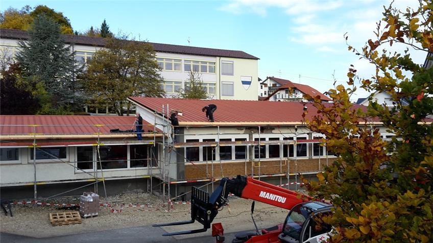 Ehemalige Obernheimer Grundschule hat neue Dachziegel bekommen
