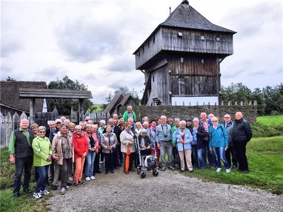 Geislinger VdK'ler besuchen Straußenfarm und Federseemuseum