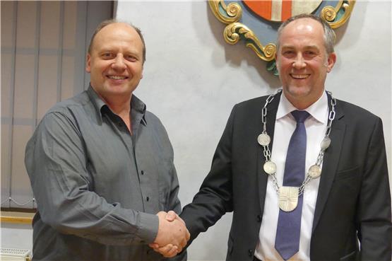 Jetzt ist es offiziell: Bürgermeister Maik Lehn in Stetten a.k.M. zum zweiten Mal vereidigt