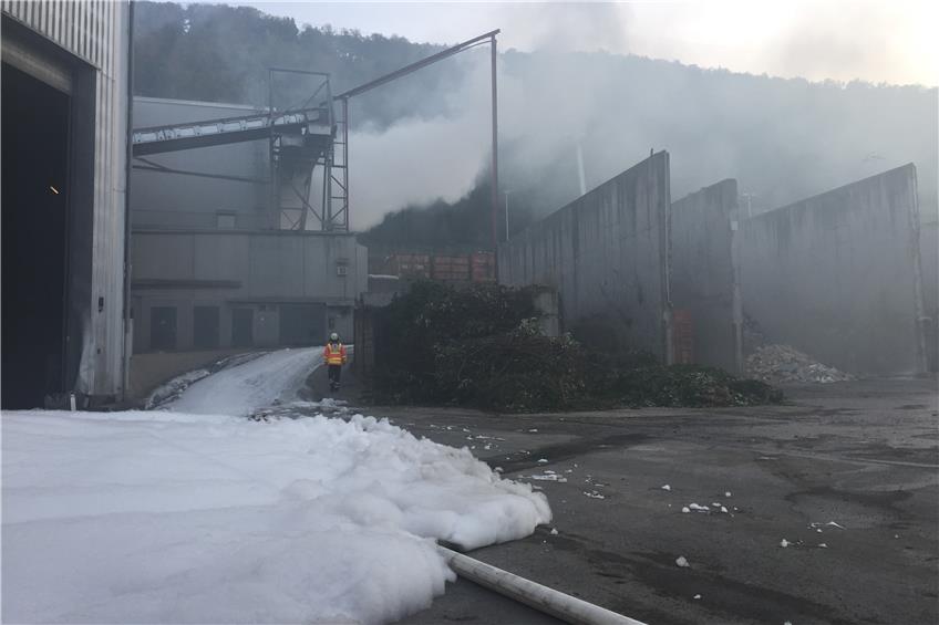 Brand bei Korn schnell gelöscht: Rauchwolke über Ebingen alarmiert Bürger